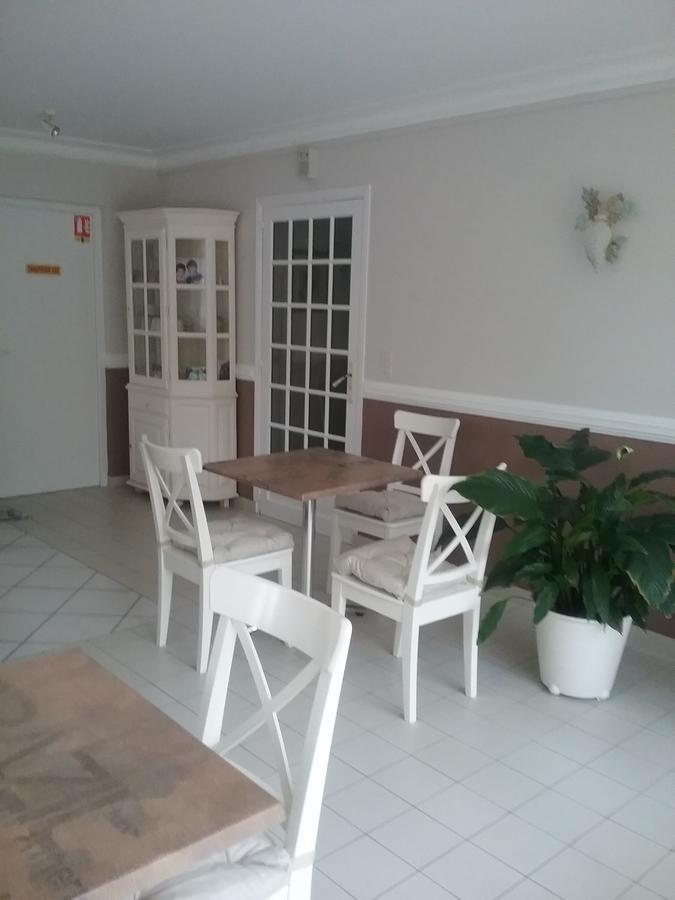 Le Pigeonnier Hotel *